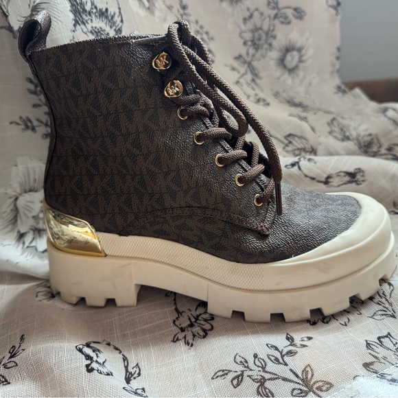 - Micheal Kors Peyton Bootie - Picture 1 of 7